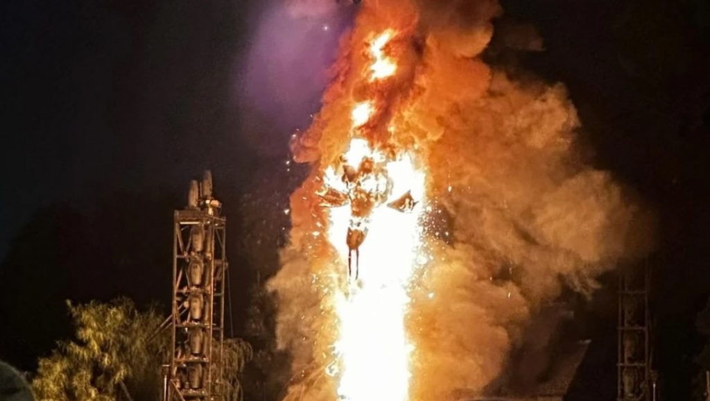 Atracción de dragón en parque de Disney de California se incendia
