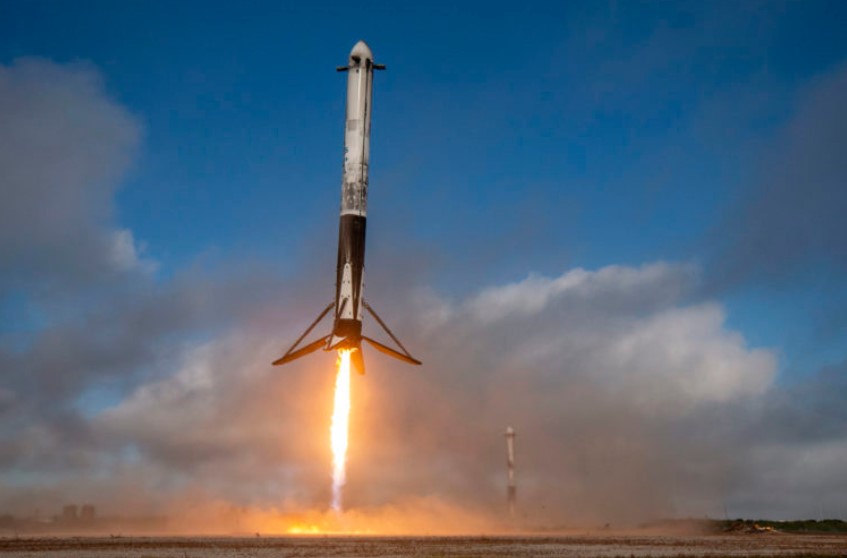 SpaceX enviará 2 satélites de Internet con su poderoso cohete Falcon Heavy