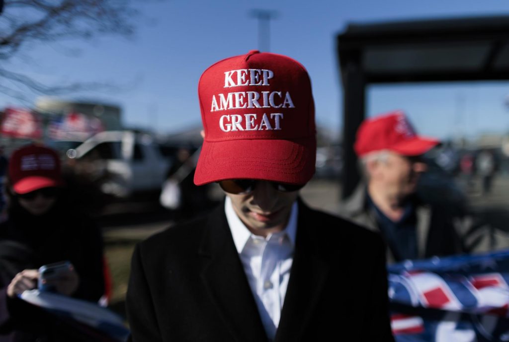 Seguidores despedirán a Trump en el aeropuerto de Palm Beach este lunes
