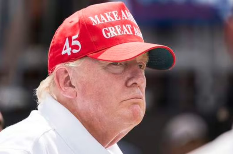 Trump declarará el martes en Florida, cuando se espera que comparezca ante juez