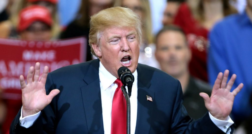Trump pide aplazar el juicio por difamación y violación a la autora Carroll