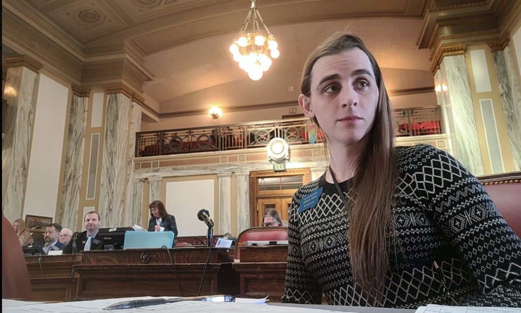 Republicanos en Montana (EEUU) censuran a legisladora transgénero