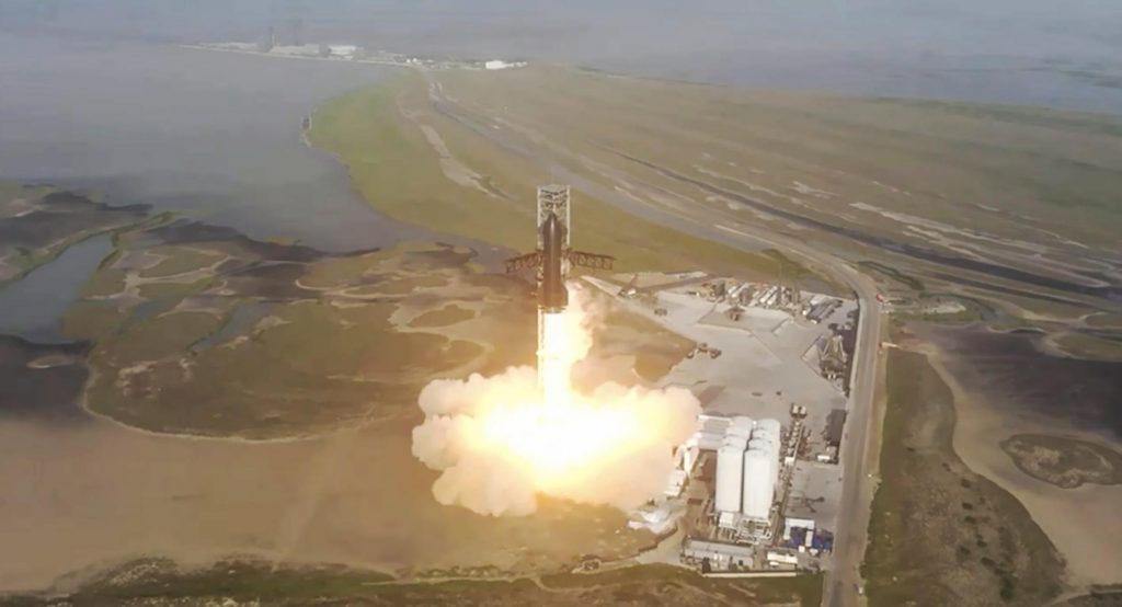 (+Video) Explotó en el aire el cohete con la nave Starship de SpaceX