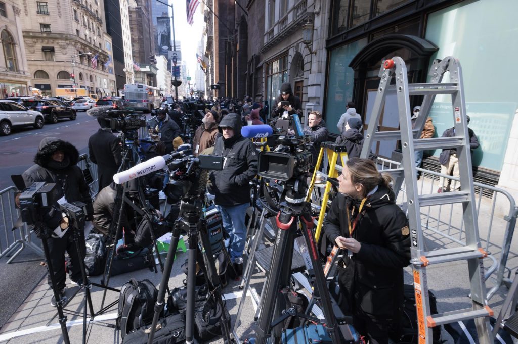 Según encuesta de CNN, el 62 % de los estadounidenses está a favor de la imputación de Trump