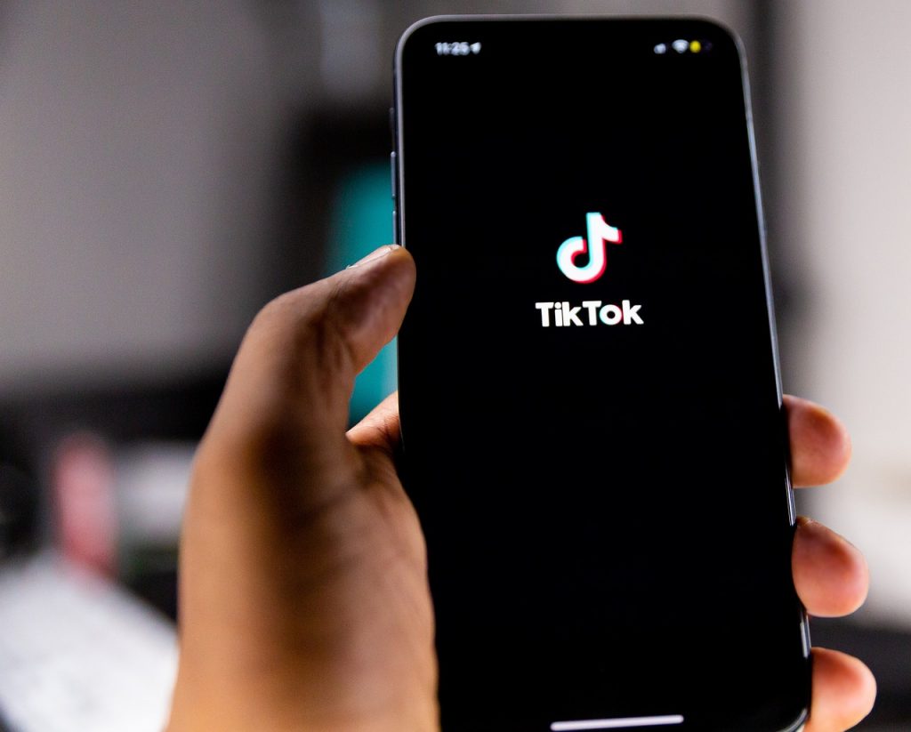 Universidades públicas de Florida prohíben el uso de TikTok en sus campus