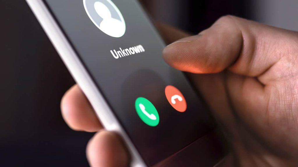 Conoce la nueva estrategia de estafa telefónica de los criminales de Orlando