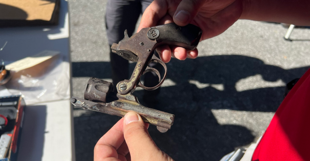 (+Fotos) Policía de Orlando logró recoger 31 armas en el evento Kicks 4 Guns