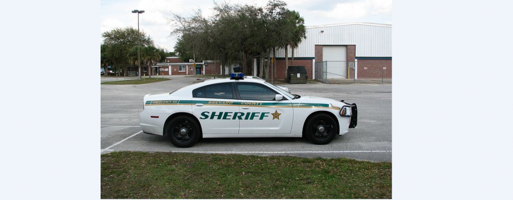 Hombre que intentaba escapar de la Policía de Brevard condujo su auto a 150 km/h