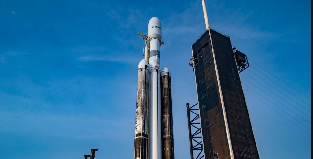 Cohete Falcon Heavy lleva a cabo con éxito su misión