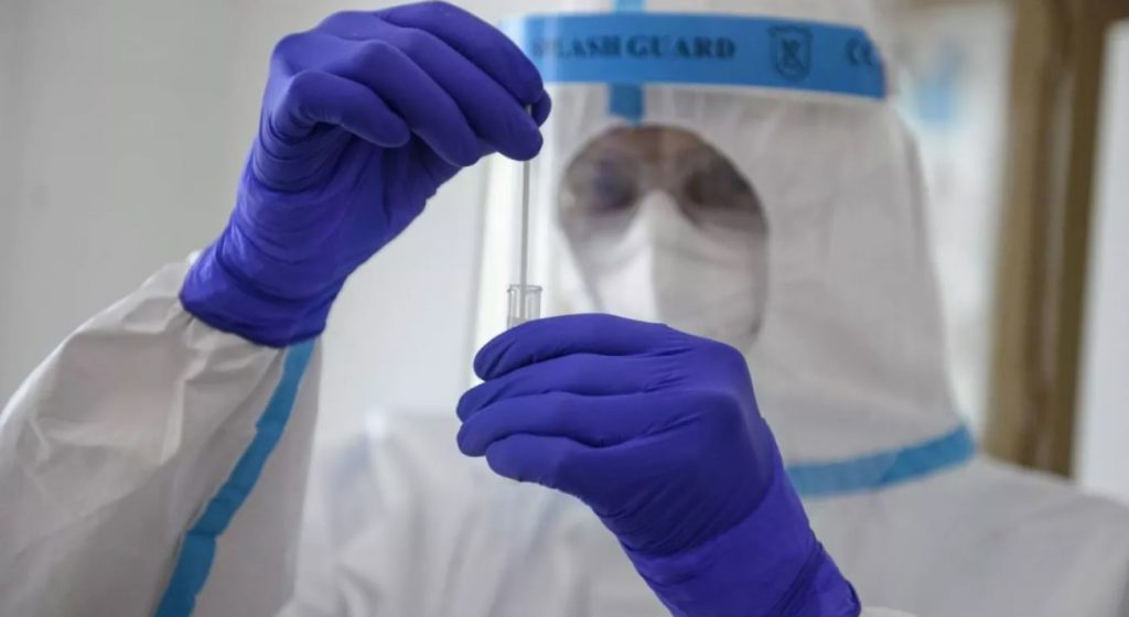 El tabaco calentado aumenta la probabilidad de infección por SARS-CoV-2 y COVID-19 grave, según un estudio