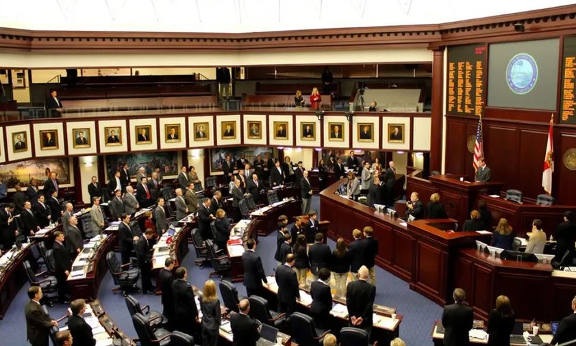 Senado de Florida aprobó el veto al aborto después de las 6 semanas
