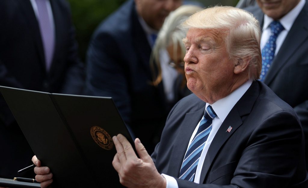 Trump contrata un nuevo abogado para reforzar su defensa en el caso Stormy Daniels
