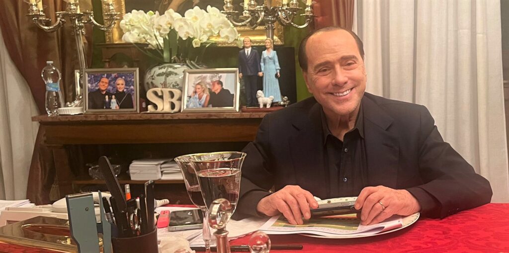 "Soy el Jesucristo de la política": murió Berlusconi, el vendedor de electrodomésticos que se convirtió en primer ministro de Italia