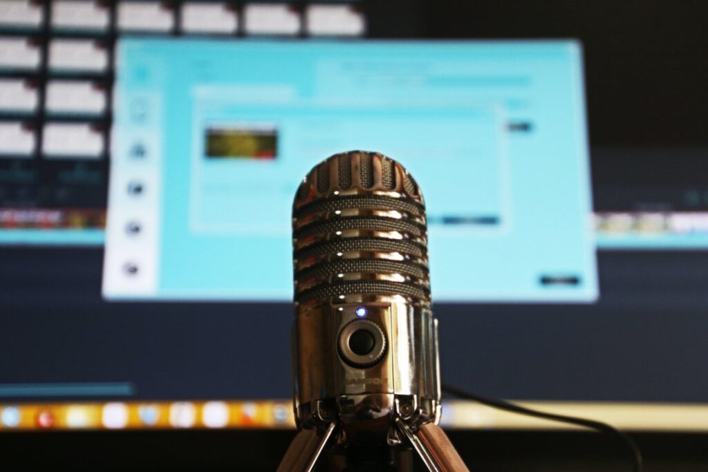 Lanzan programa de radio con IA y sin locutor