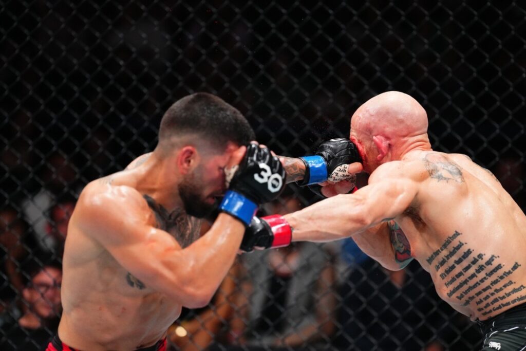 El español Ilia Topuria derrotó al estadounidense Josh Emmett