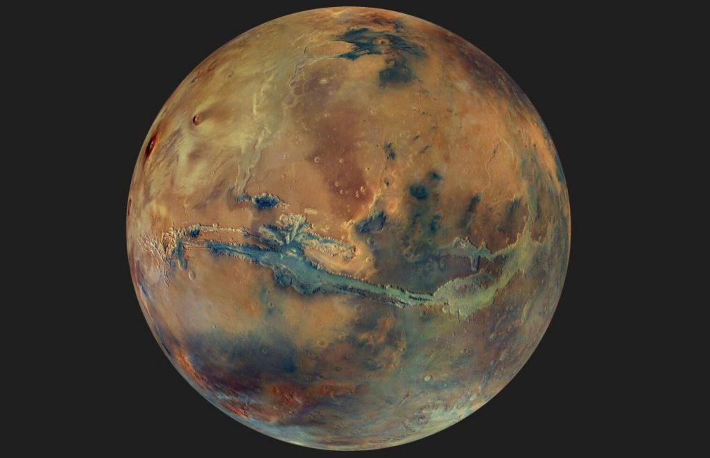 Impresionante composición de imágenes revela a Marte con una claridad y una inédita variedad cromática