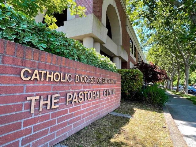 Gobierno de California responsabiliza al de Florida de llevar a inmigrantes a Sacramento