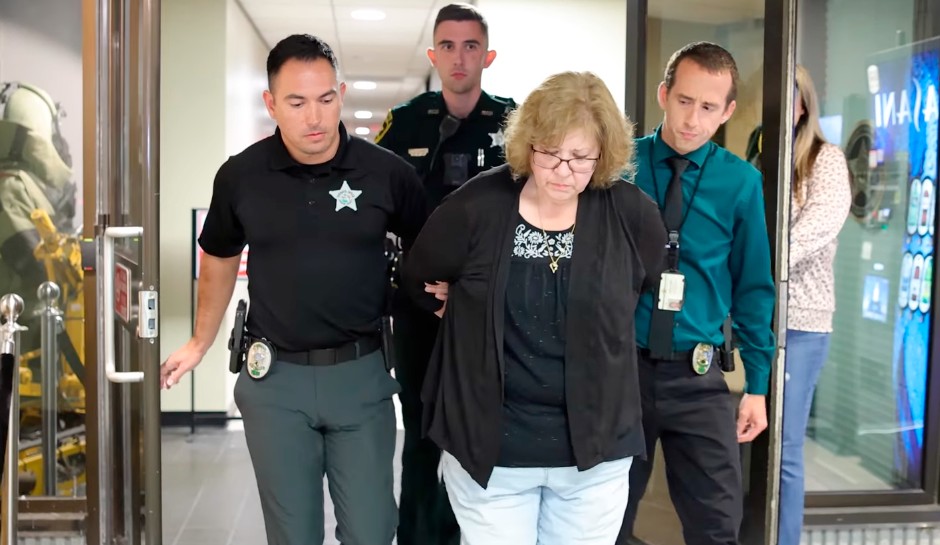 Acusan de homicidio involuntario a mujer de Ocala que mató a su vecina con la puerta cerrada