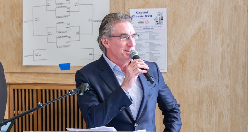 El gobernador de Dakota del Norte se suma a la lista de candidatos a las primarias del Partido Republicano