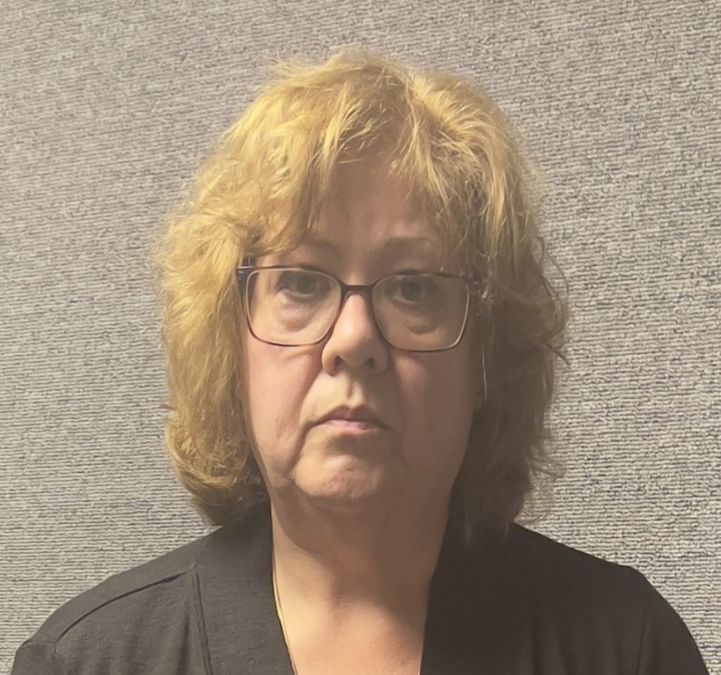 Arrestada la mujer de Ocala acusada de disparar fatalmente a su vecina a través de la puerta