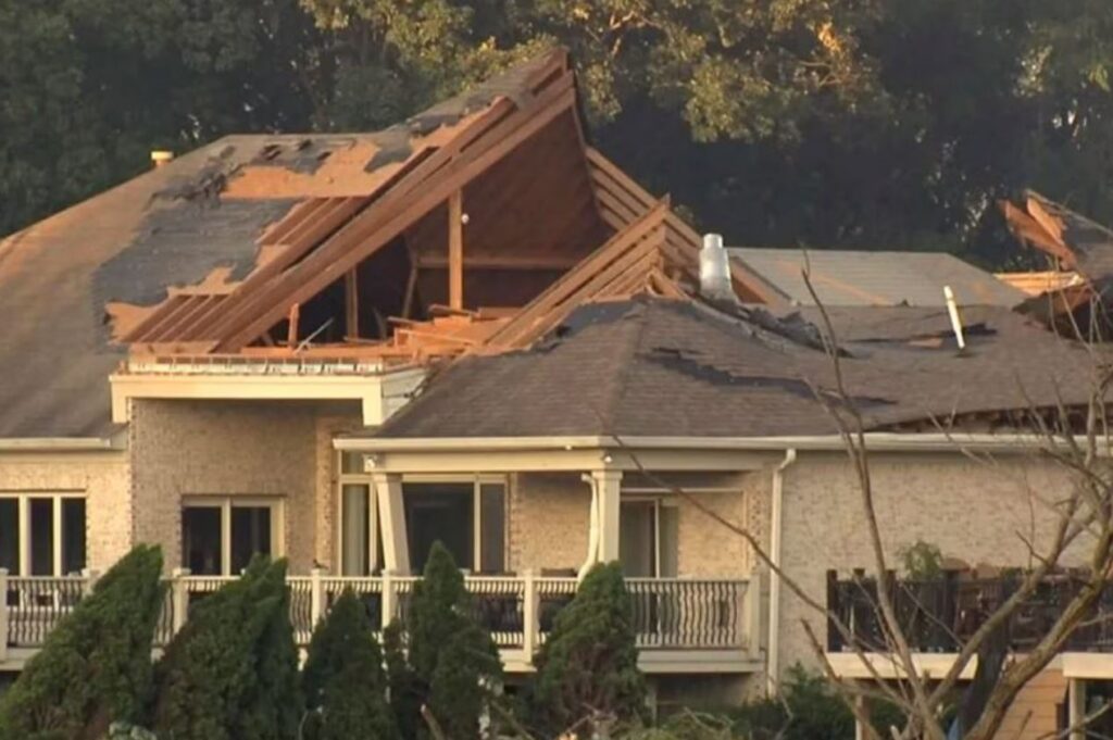Un tornado mató a 3 personas en los estados de Indiana y Arkansas