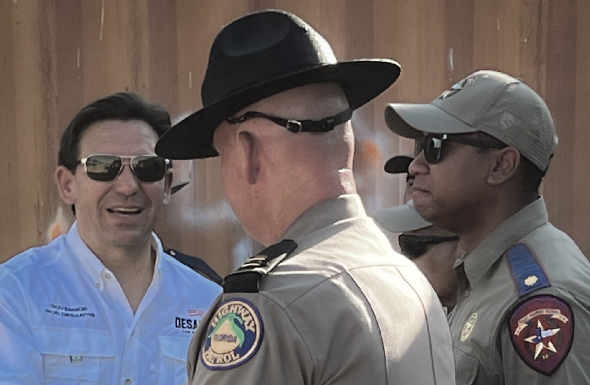 Florida invalida licencias de conducir emitidas a migrantes indocumentados en 5 estados
