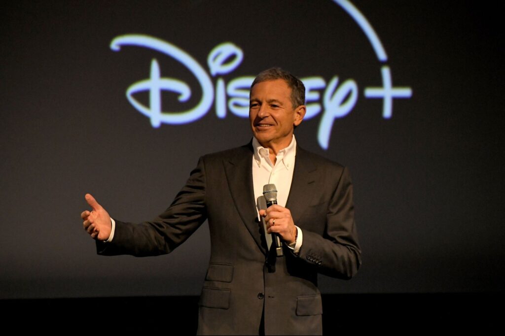 Bob Iger seguirá siendo CEO de Disney hasta 2026