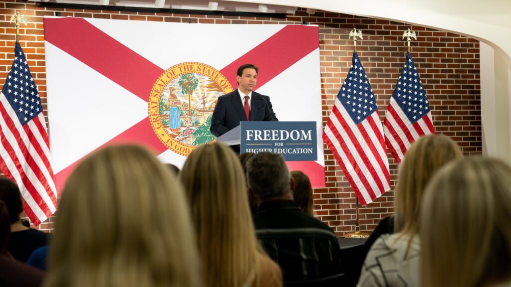Más de 11 mil maestros de Florida se capacitan en educación cívica