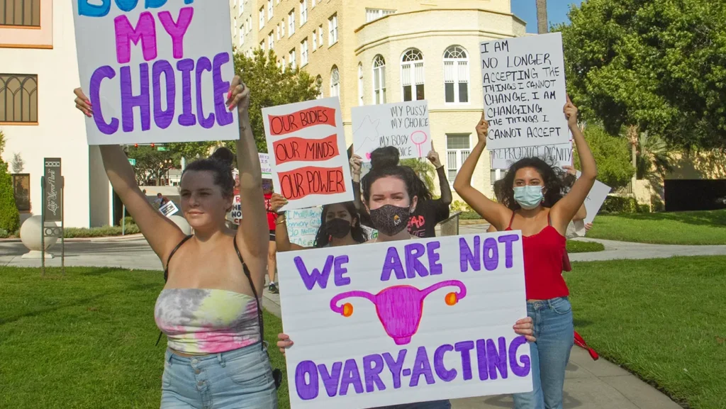 Un tribunal suspendió la aplicación de la nueva ley del aborto de Iowa