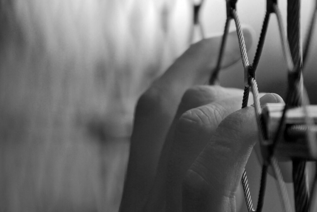 51 meses de cárcel para mujer de Florida que estafó a superviviente del Holocausto con US$ 2,8 millones