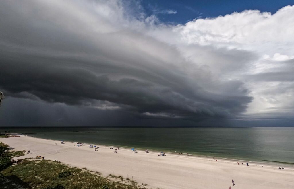 Toda Florida Central está bajo amenaza de clima severo por Idalia