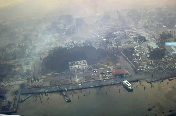 Suben a 36 los muertos tras incendios forestales en Hawái