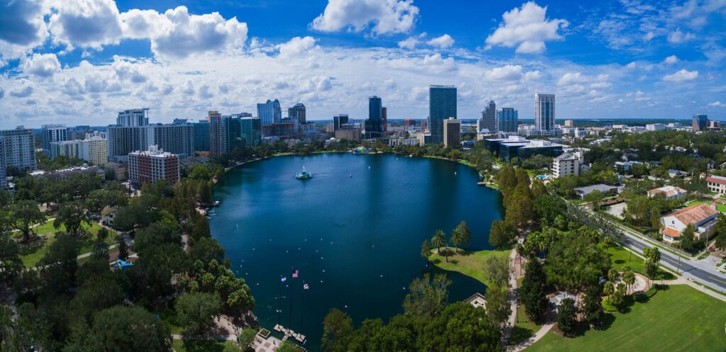 Las oficinas y servicios no esenciales de la ciudad de Orlando cerrarán este miércoles