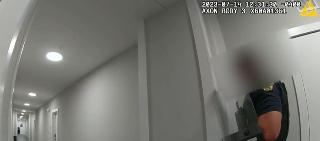 Policía de Orlando revela video del tiroteo en el que resultó muerta una mujer que blandía un cuchillo
