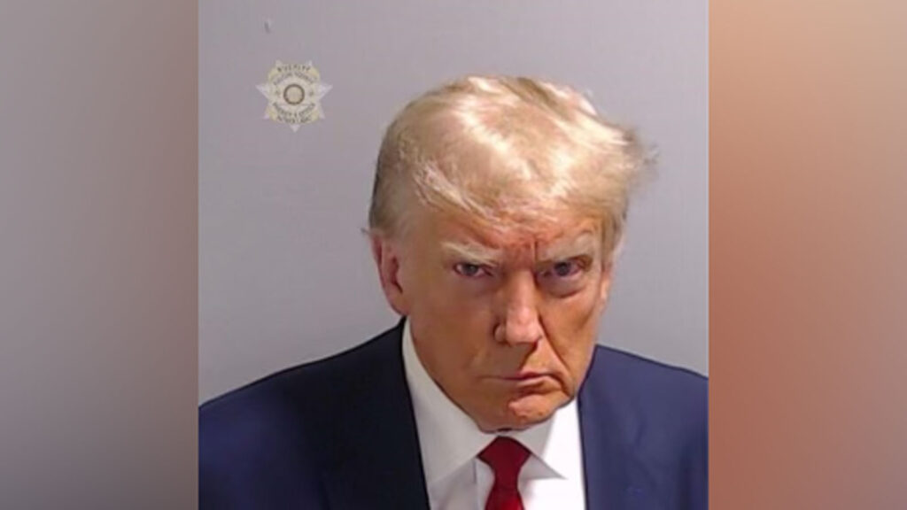 Trump formalizó su entrega a la Justicia en Georgia y es liberado tras pagar fianza
