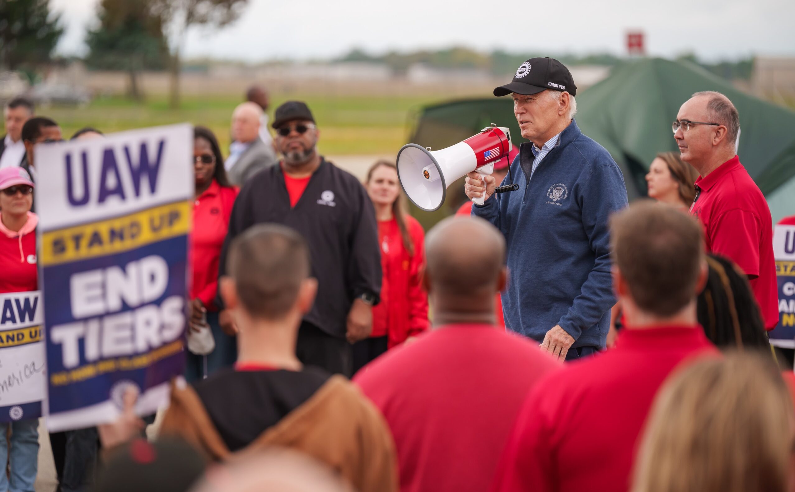 Biden participa en un piquete de trabajadores de la automoción en Michigan