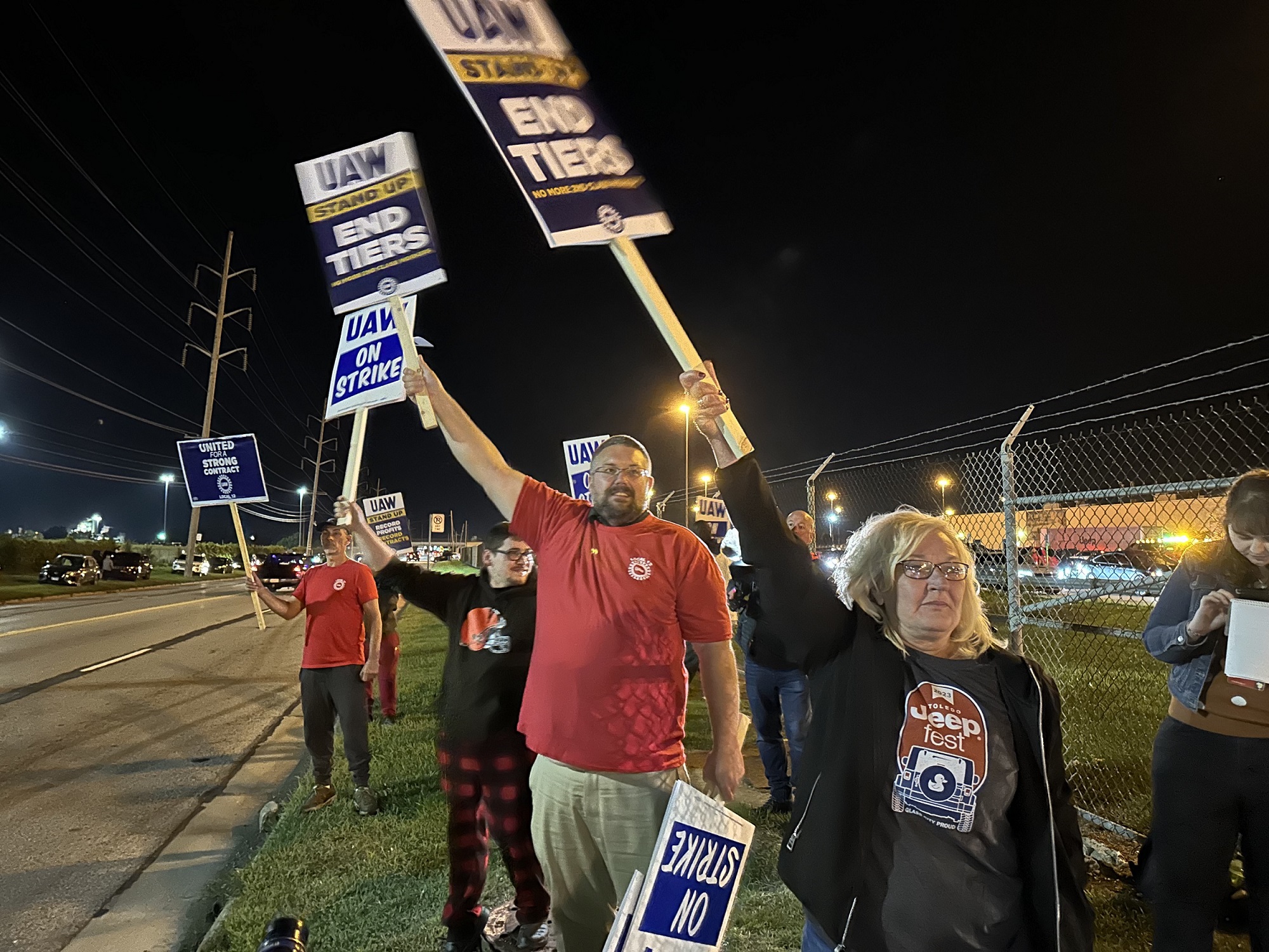 UAW anuncia huelga de 13 mil empleados de General Motors, Ford y Stellantis