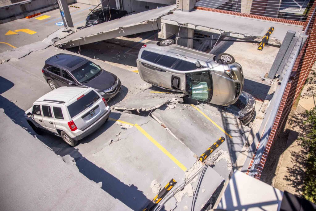 Falla estructural causó el derrumbe del último piso del estacionamiento del Ascension St. Vincent's Riverside