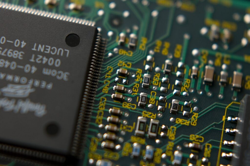 DeSantis destinó US $50 millones para desarrollar la fuerza laboral e impulsar la industria de semiconductores de Florida