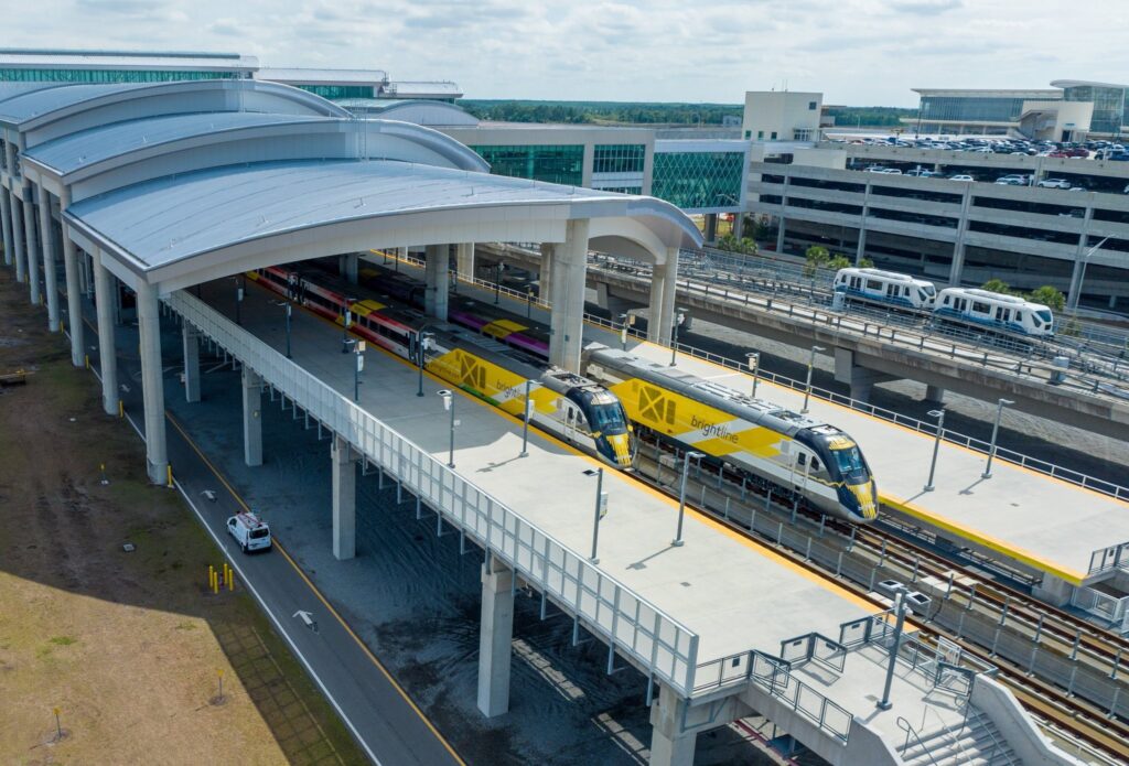 Primer viaje del tren de Miami a Orlando de Brightline sufrió un retraso por un accidente
