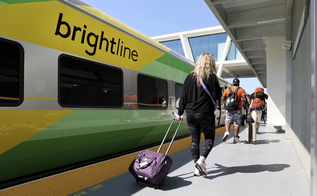 Brightline pasa de 16 a 30 trenes diarios entre Orlando y Miami