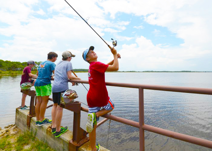 El programa School Fishing Club de FWC financiará 50 escuelas de Florida para apoyar la educación al aire libre