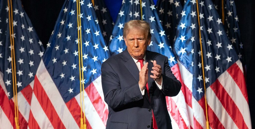 Encuesta le da ventaja a Trump sobre Biden en intención de voto en 5 estados críticos