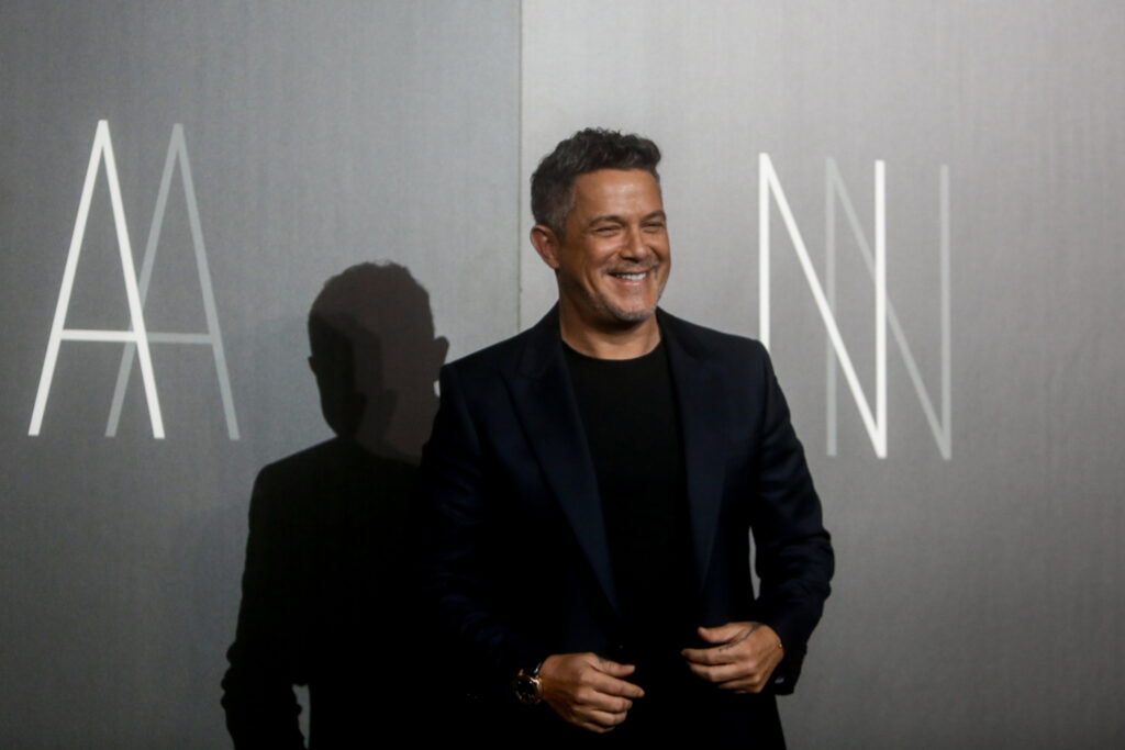 Alejandro Sanz creó 2 botellas de hidratación sostenible para luchar contra el cambio climático