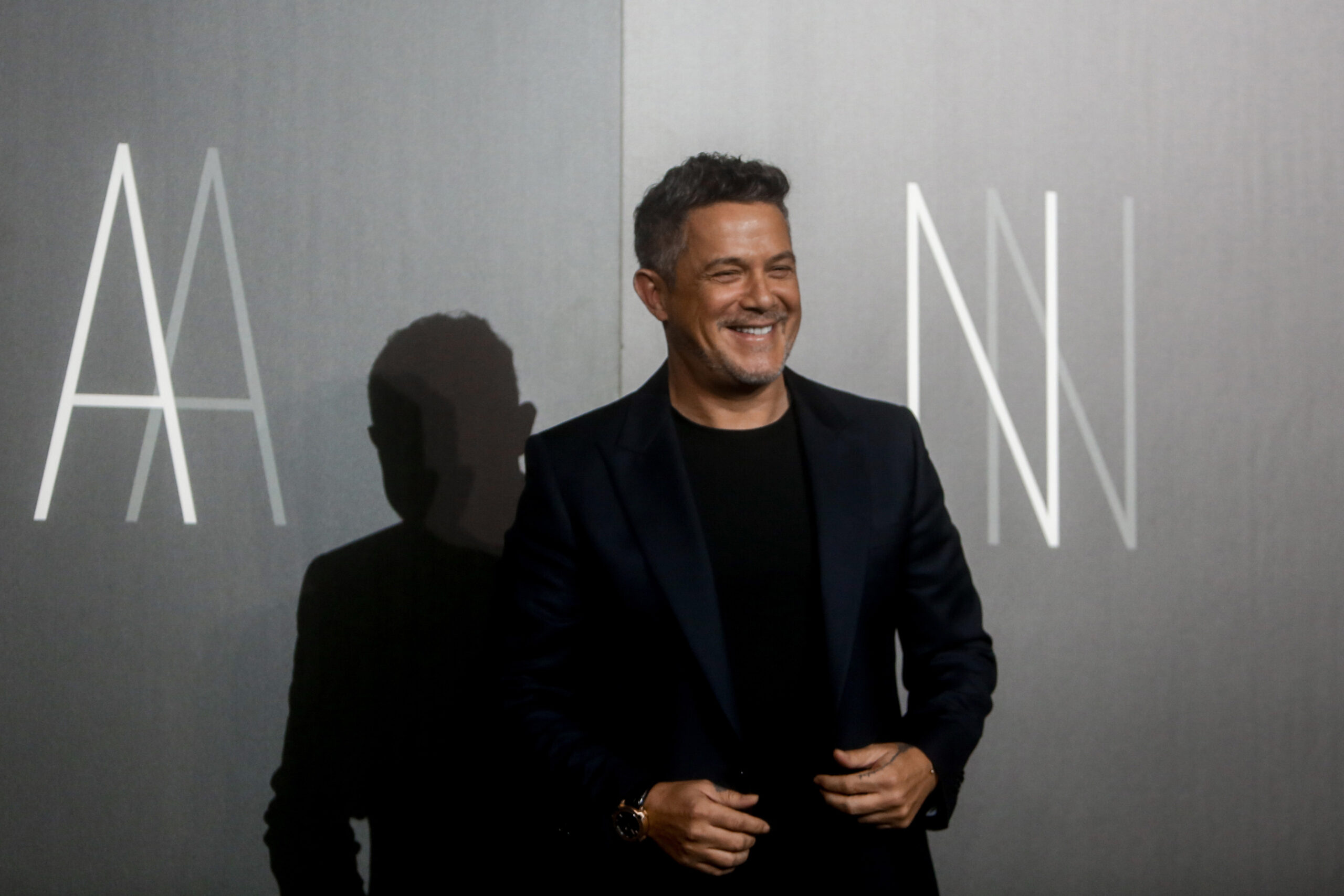 Alejandro Sanz creó 2 botellas de hidratación sostenible para luchar contra el cambio climático