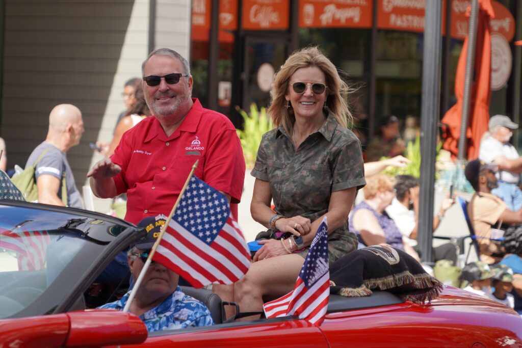 Buddy Dyer reelecto como alcalde de Orlando