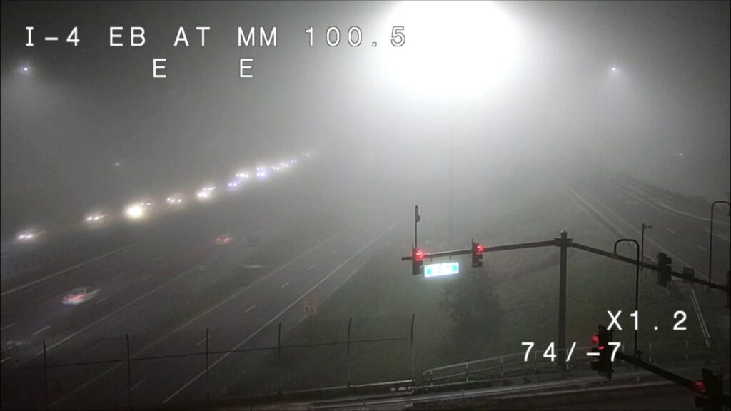 Densa niebla y fuerte frente frío en Florida Central