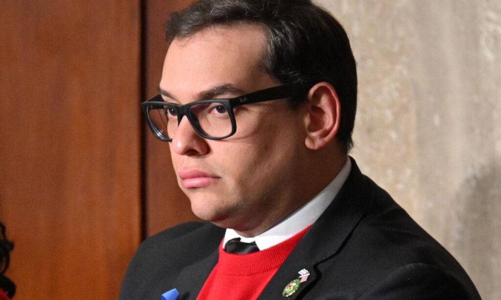 Una comisión de la Cámara de Representantes de EEUU busca expulsar a George Santos por sus delitos federales
