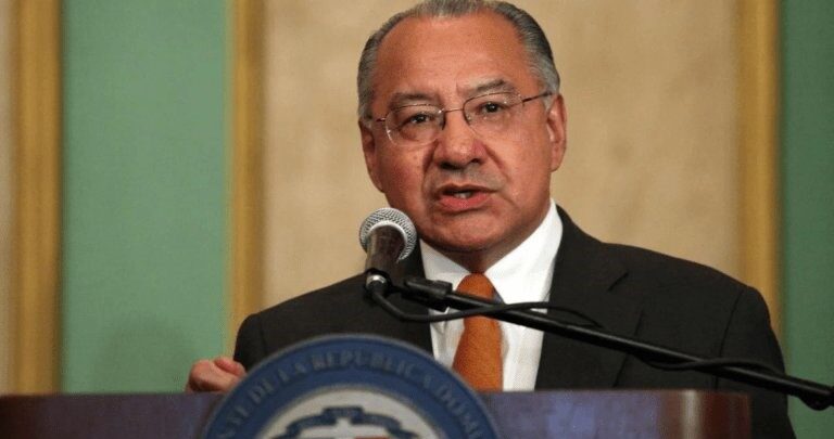 El Departamento de Justicia de EEUU acusa a un exdiplomático de actuar como agente secreto para Cuba