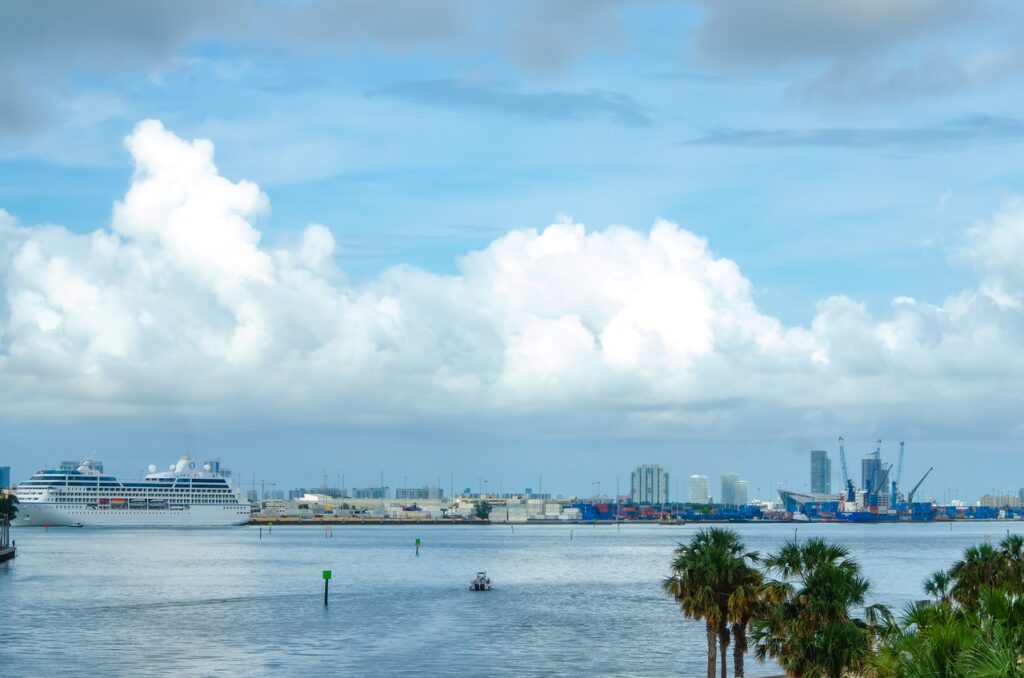 DeSantis asignó US $20 millones para mejorar la calidad del agua en la Bahía de Biscayne
